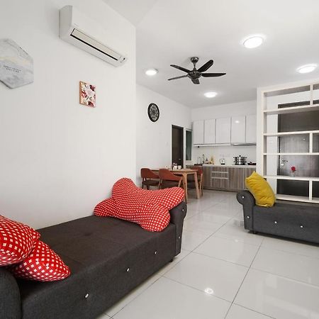 Lovely 2Br Majestic Condo 6 Pax Pool View Іпох Екстер'єр фото