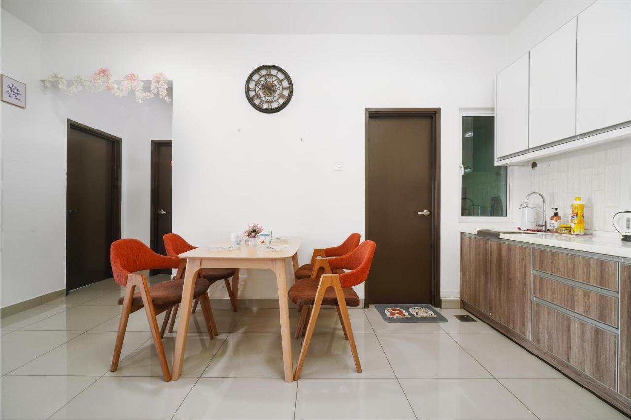 Lovely 2Br Majestic Condo 6 Pax Pool View Іпох Екстер'єр фото